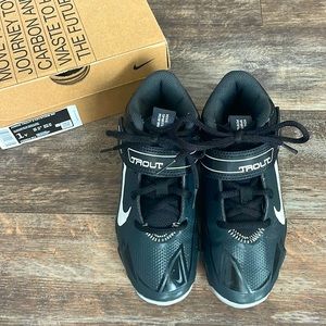 Like new Mike Trout boys Cleats